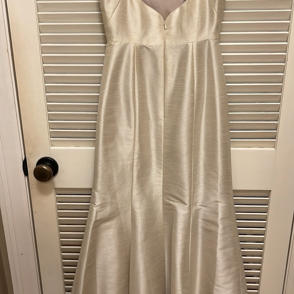Alfred Sung Formal Trumpet Gown / Dress Sleeveless Back Bow in Champagne, Size 0 - Picture 10 of 17